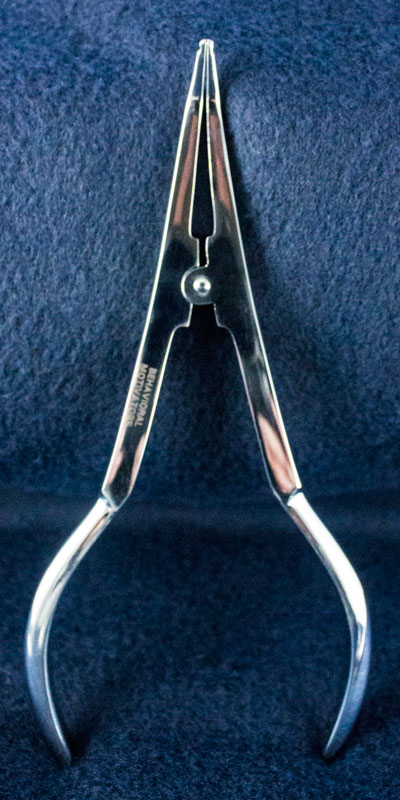 Orthodontic Instrument - elastic separating plier tips closed image