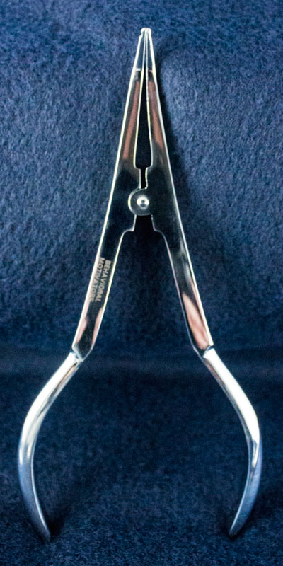 Orthodontic Instrument - elastic separating plier tips closed image